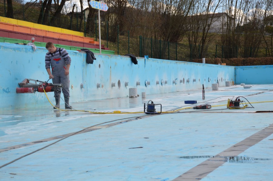 Diamantno vrtanje na javnem bazenu v Sevnici